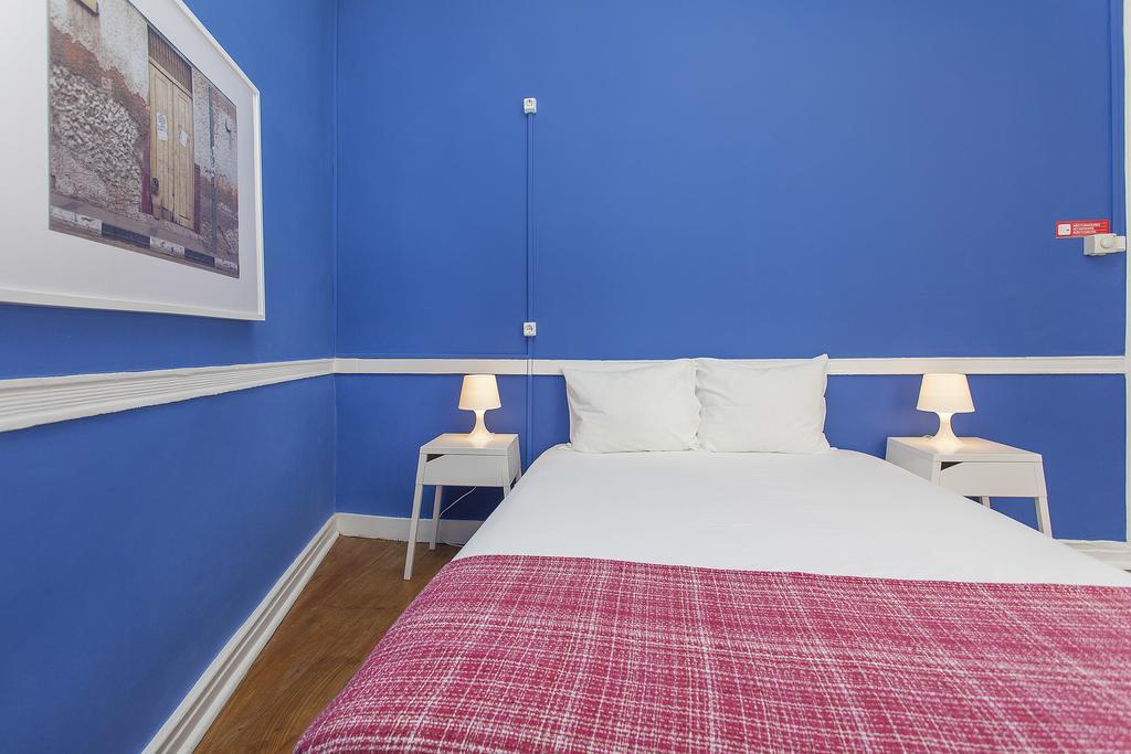 5 Sins Chiado Hostel Lisboa Стая снимка