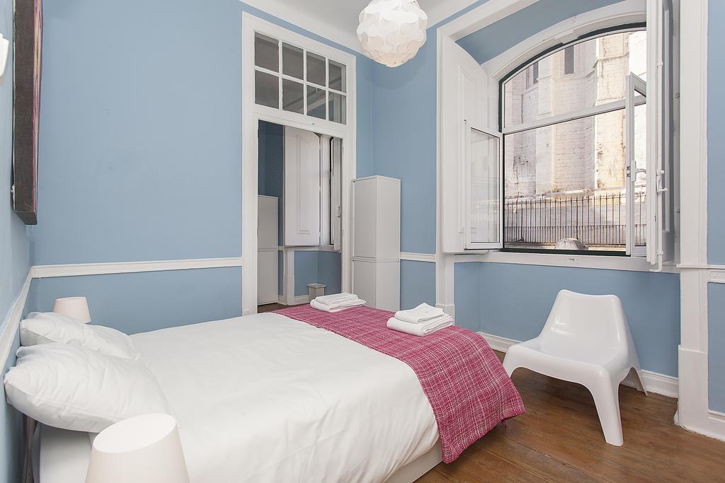5 Sins Chiado Hostel Lisboa Стая снимка