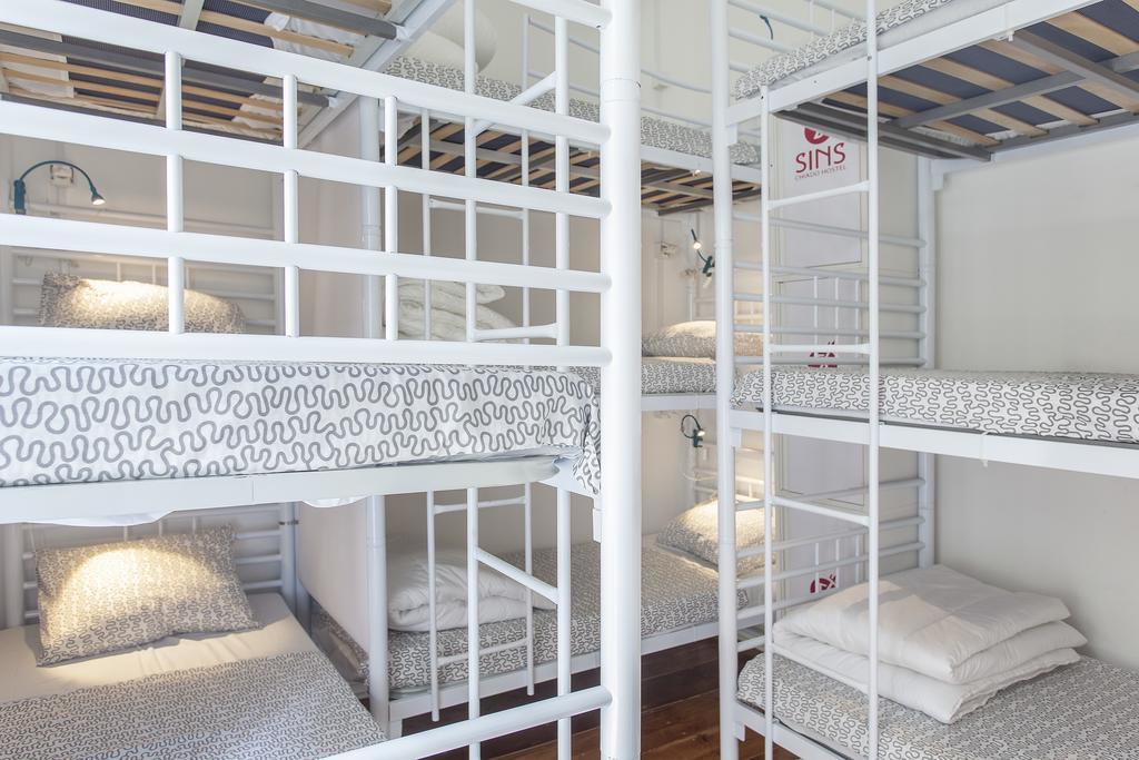 5 Sins Chiado Hostel Lisboa Стая снимка