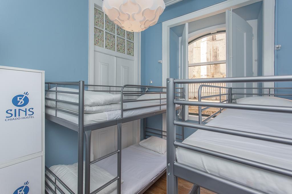 5 Sins Chiado Hostel Lisboa Стая снимка