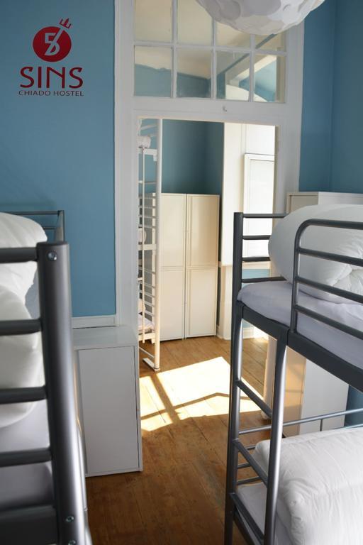 5 Sins Chiado Hostel Lisboa Стая снимка
