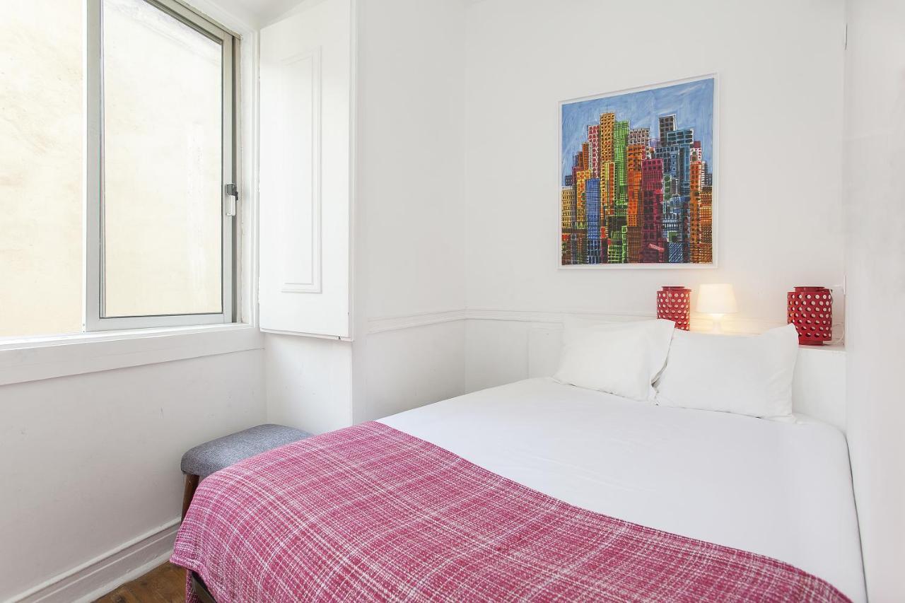 5 Sins Chiado Hostel Lisboa Стая снимка